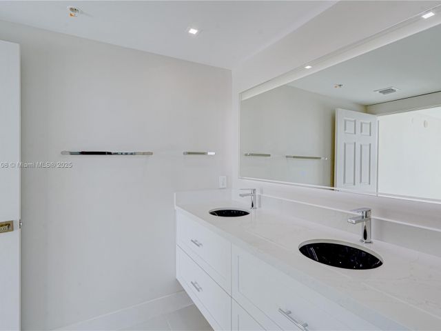 Apartment for rent  Unit #PH-07 - photo 5627782