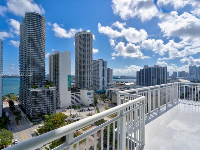 Apartment for rent  Unit #PH-07 - photo 5627785