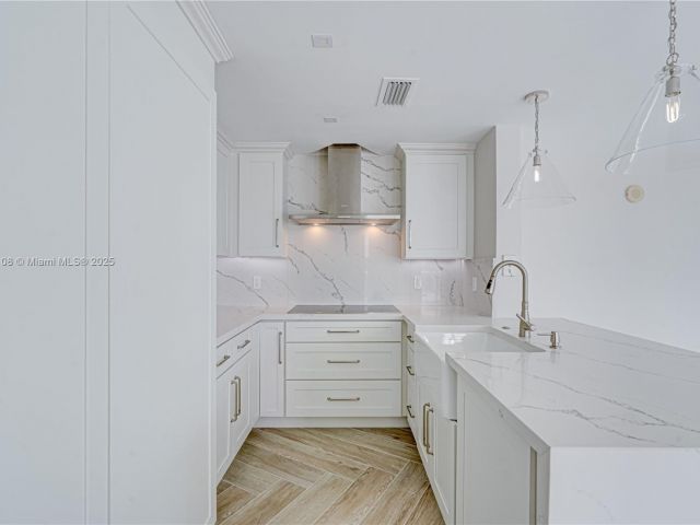 Apartment for rent  Unit #PH-07 - photo 5627788