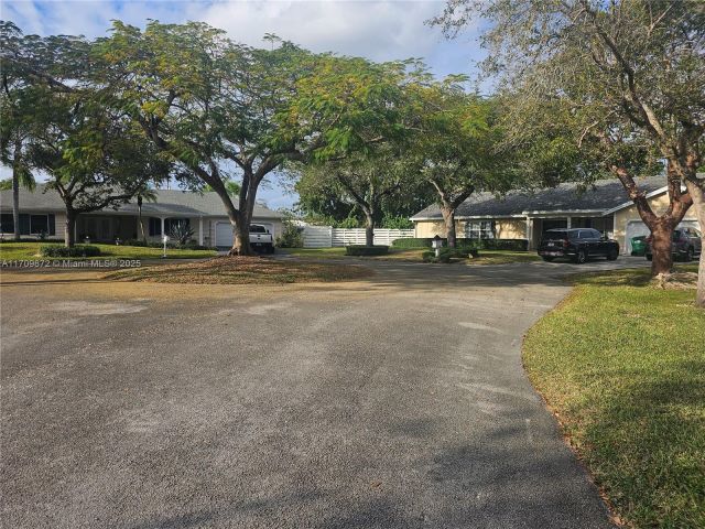 Home for sale at 14461 SW 152nd Ct - photo 5840468