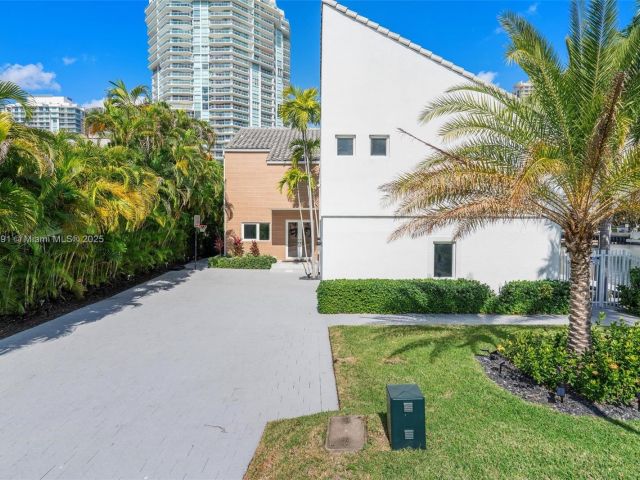 Home for sale at 201 Atlantic Ave - photo 5572345