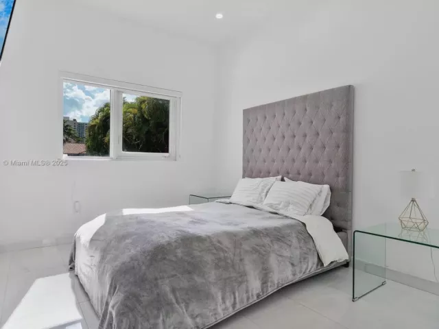 4-bedroom home for sale in Sunny Isles Beach - 201 Atlantic Ave - MondialRealty