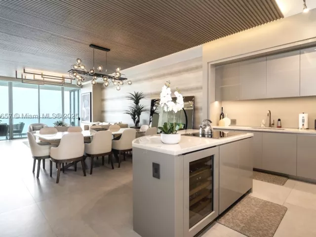 5-bedroom condo for rent in Sunny Isles Beach - 18975 Collins Ave 4102 - MondialRealty