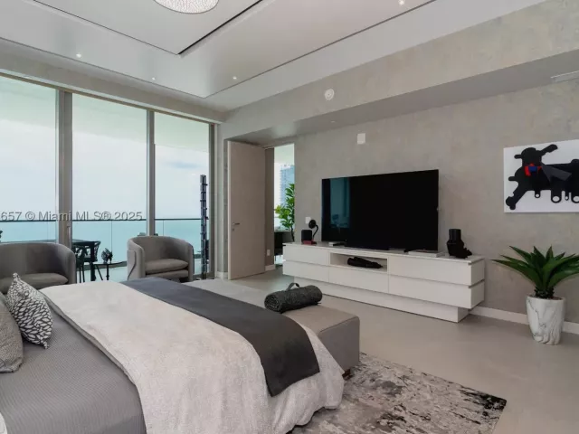 5-bedroom condo for rent in Sunny Isles Beach - 18975 Collins Ave 4102 - MondialRealty