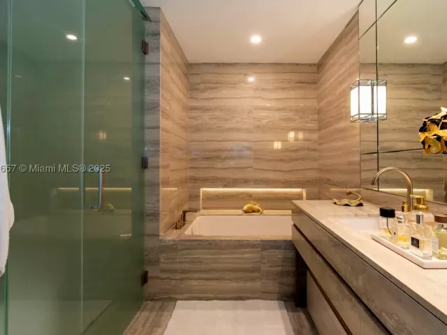 5-bedroom condo for rent in Sunny Isles Beach - 18975 Collins Ave 4102 - MondialRealty
