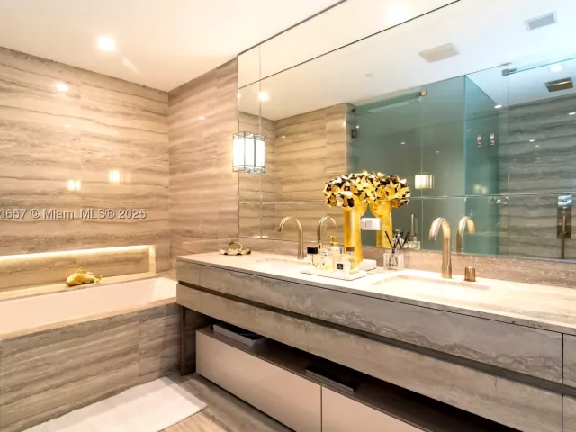 5-bedroom condo for rent in Sunny Isles Beach - 18975 Collins Ave 4102 - MondialRealty