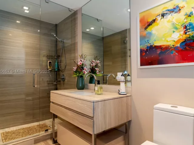 5-bedroom condo for rent in Sunny Isles Beach - 18975 Collins Ave 4102 - MondialRealty