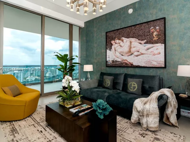 5-bedroom condo for rent in Sunny Isles Beach - 18975 Collins Ave 4102 - MondialRealty