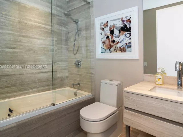5-bedroom condo for rent in Sunny Isles Beach - 18975 Collins Ave 4102 - MondialRealty