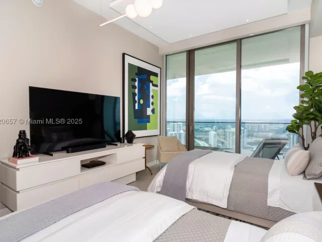 5-bedroom condo for rent in Sunny Isles Beach - 18975 Collins Ave 4102 - MondialRealty