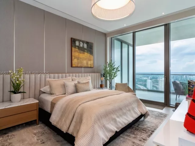5-bedroom condo for rent in Sunny Isles Beach - 18975 Collins Ave 4102 - MondialRealty