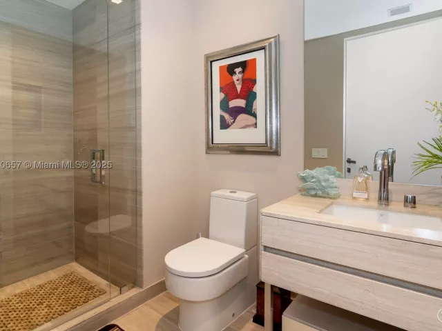 5-bedroom condo for rent in Sunny Isles Beach - 18975 Collins Ave 4102 - MondialRealty