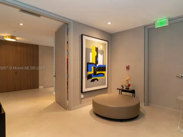 5-bedroom condo for rent in Sunny Isles Beach - 18975 Collins Ave 4102 - MondialRealty