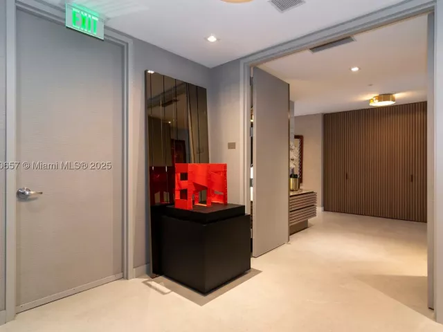 5-bedroom condo for rent in Sunny Isles Beach - 18975 Collins Ave 4102 - MondialRealty