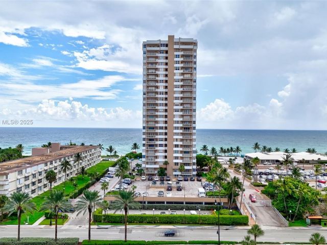 1-bedroom condo for sale in Hallandale Beach - 1950 S OCEAN DR. 6B - MondialRealty