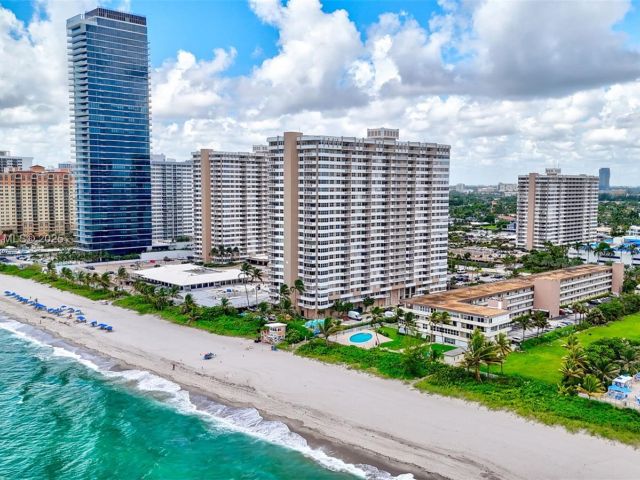 1-bedroom condo for sale in Hallandale Beach - 1950 S OCEAN DR. 6B - MondialRealty