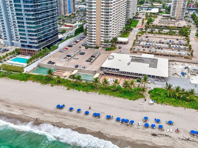 1-bedroom condo for sale in Hallandale Beach - 1950 S OCEAN DR. 6B - MondialRealty