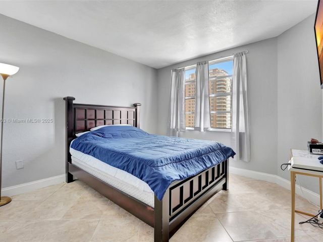 1-bedroom condo for sale in Hallandale Beach - 1950 S OCEAN DR. 6B - MondialRealty