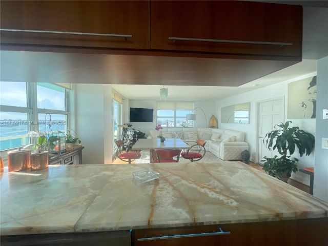 Apartment for sale  Unit #1811 - photo 5607302