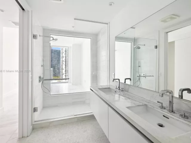2-bedroom condo for sale in Miami - 700 NE 26th Terr 2306 - MondialRealty