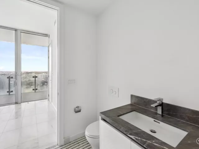 2-bedroom condo for sale in Miami - 700 NE 26th Terr 2306 - MondialRealty