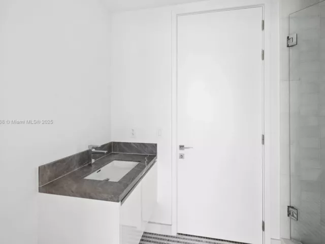 2-bedroom condo for sale in Miami - 700 NE 26th Terr 2306 - MondialRealty