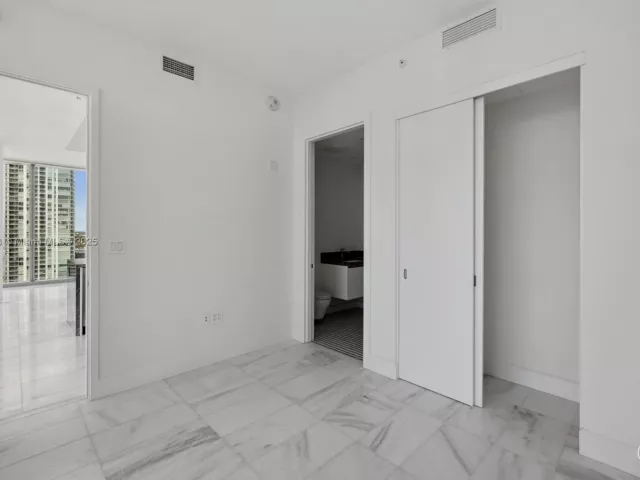 2-bedroom condo for sale in Miami - 700 NE 26th Terr 2306 - MondialRealty