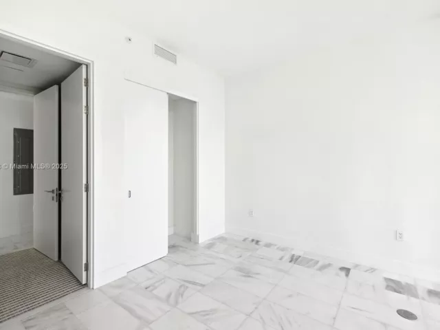 2-bedroom condo for sale in Miami - 700 NE 26th Terr 2306 - MondialRealty