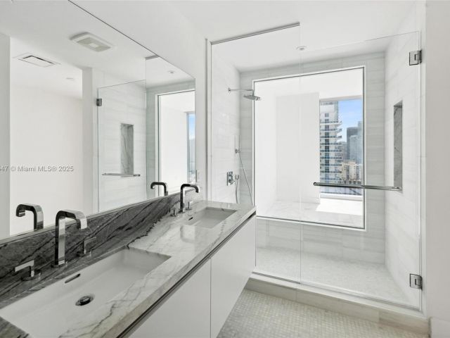 Apartment for sale  Unit #2305 - photo 5666349