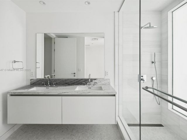 Apartment for sale  Unit #2305 - photo 5666350