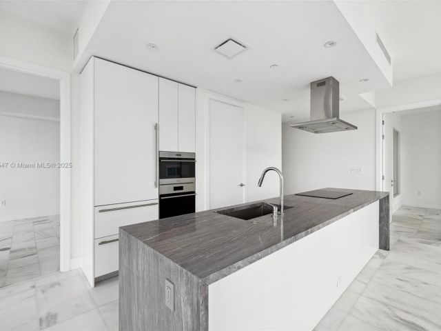 Apartment for sale  Unit #2305 - photo 5666354