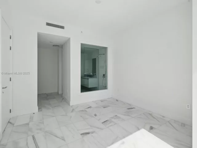 2-bedroom condo for sale in Miami - 700 NE 26th Terr 2305 - MondialRealty