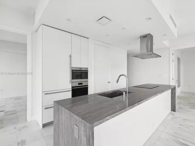 2-bedroom condo for sale in Miami - 700 NE 26th Terr 2305 - MondialRealty