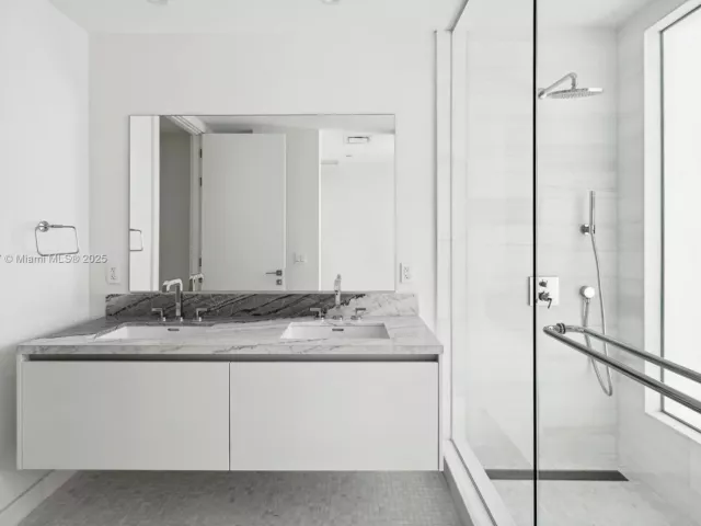 2-bedroom condo for sale in Miami - 700 NE 26th Terr 2305 - MondialRealty