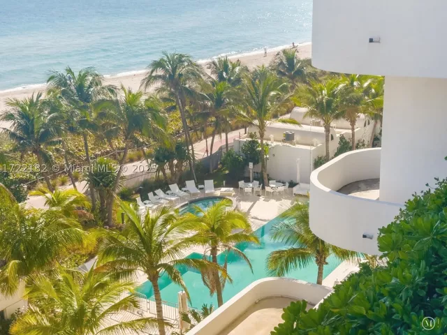 1-bedroom condo for rent in Miami Beach - 6365 Collins Ave 1506 - MondialRealty
