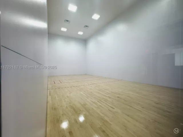 1-bedroom condo for rent in Miami Beach - 6365 Collins Ave 1506 - MondialRealty