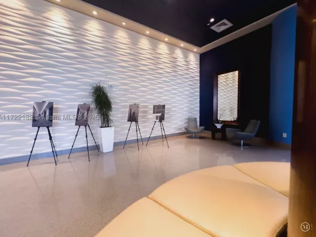 1-bedroom condo for rent in Miami Beach - 6365 Collins Ave 1506 - MondialRealty