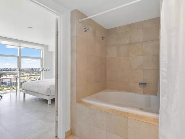 1-bedroom condo for sale in Hallandale Beach - 1830 S Ocean Dr 4507 - MondialRealty