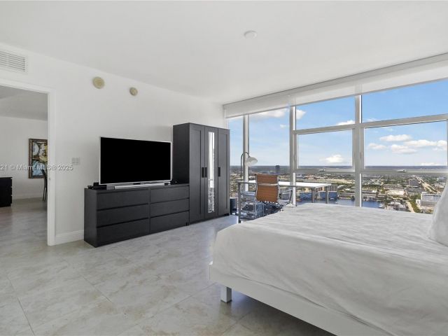 Apartment for sale  Unit #4507 - photo 6183598