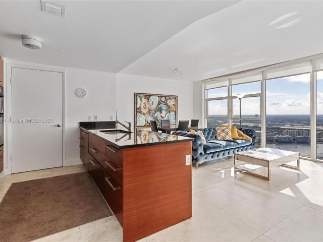 Apartment for sale  Unit #4507 - photo 6183601