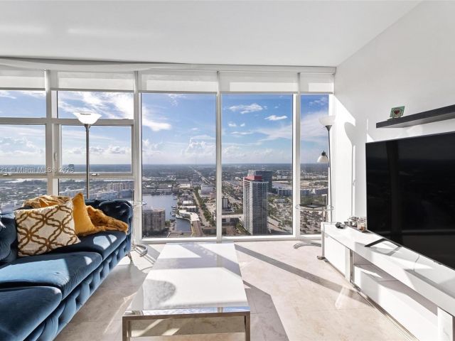 Apartment for sale  Unit #4507 - photo 6183604