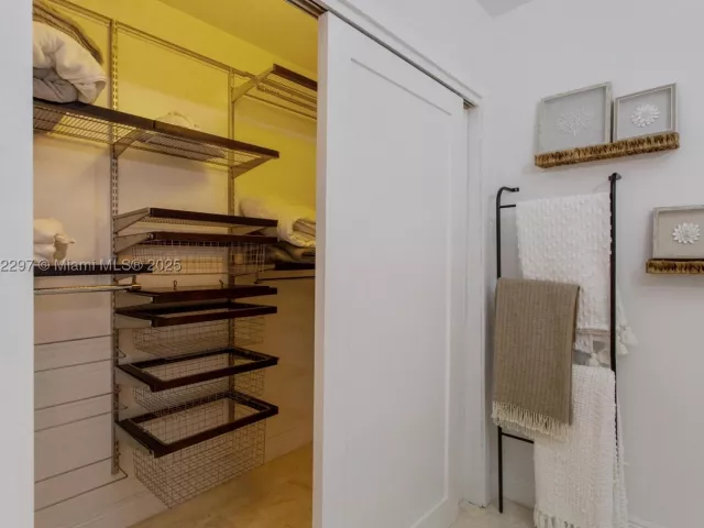 1-bedroom condo for rent in Hallandale Beach - 1830 S Ocean Dr 1712 - MondialRealty