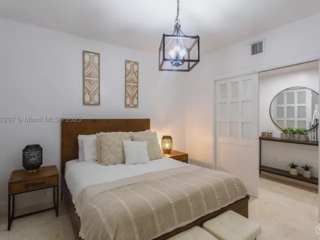 1-bedroom condo for rent in Hallandale Beach - 1830 S Ocean Dr 1712 - MondialRealty