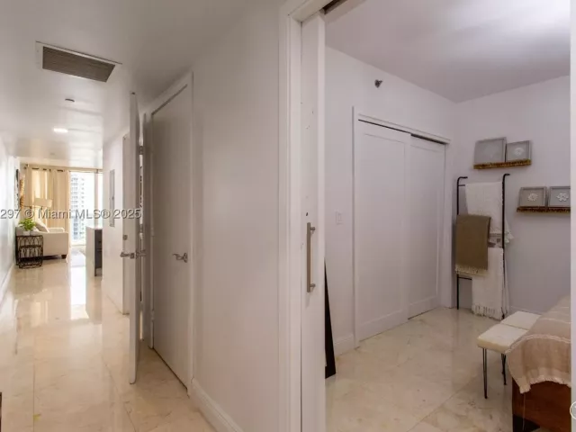 1-bedroom condo for rent in Hallandale Beach - 1830 S Ocean Dr 1712 - MondialRealty