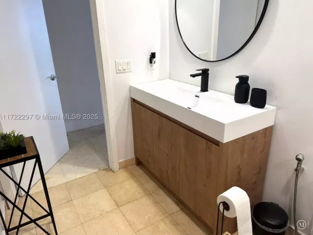 1-bedroom condo for rent in Hallandale Beach - 1830 S Ocean Dr 1712 - MondialRealty