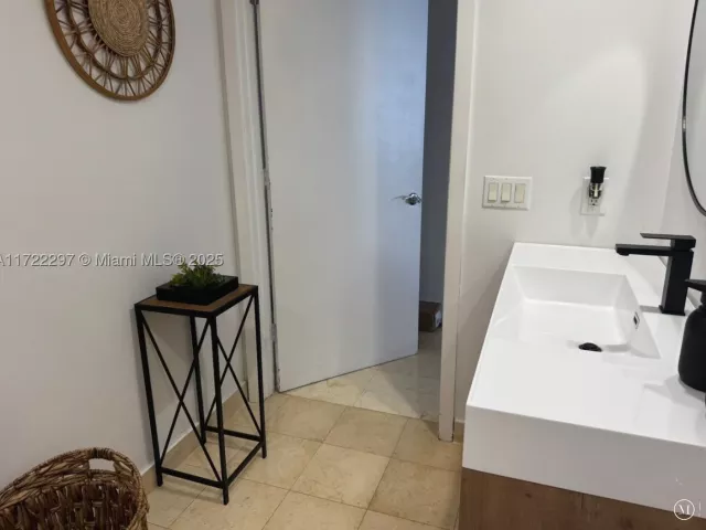 1-bedroom condo for rent in Hallandale Beach - 1830 S Ocean Dr 1712 - MondialRealty