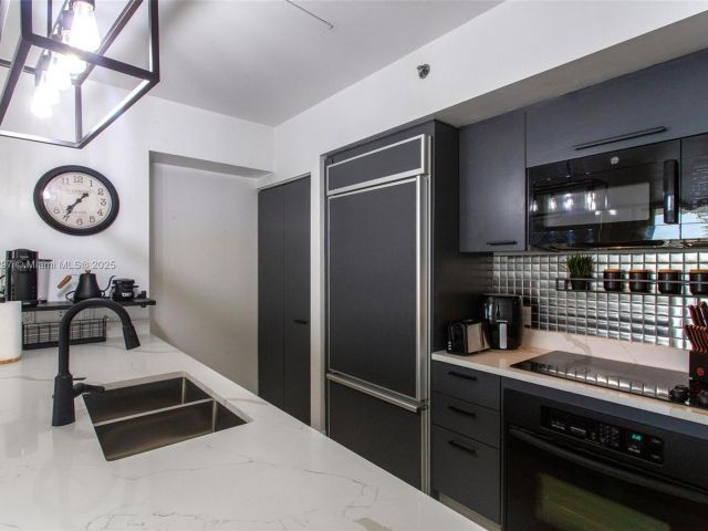 Apartment for rent  Unit #1712 - photo 6152078