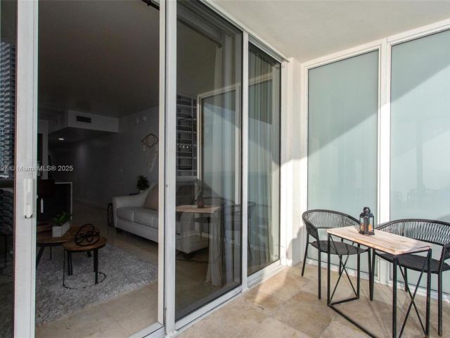 Apartment for rent  Unit #1712 - photo 6152080