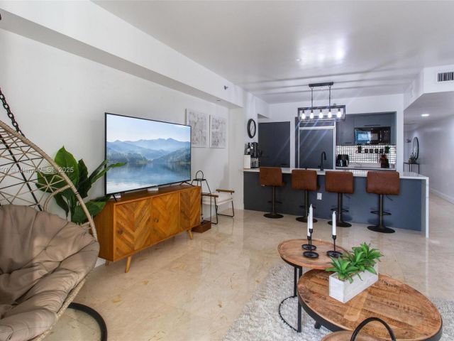 Apartment for rent  Unit #1712 - photo 6152082