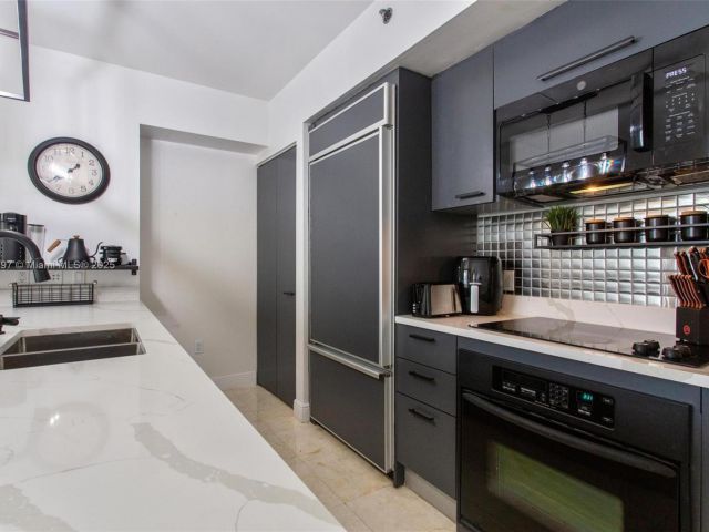 Apartment for rent  Unit #1712 - photo 6152087